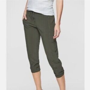 Athleta Dark Olive Green Women's Capris Track Travel Athleisure Joggers Size 6
